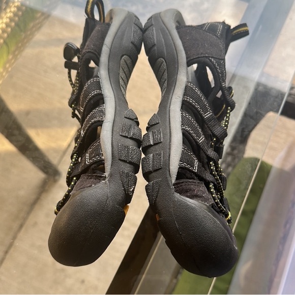 Sandals_&_Flip_Flops